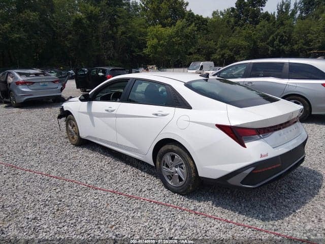 2026 HYUNDAI ELANTRA SE 3