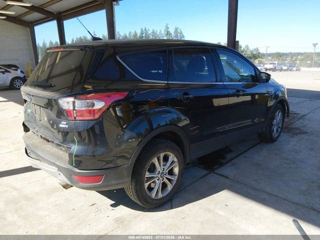 2017 FORD ESCAPE SE 4