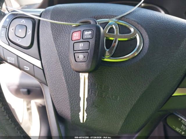 2017 TOYOTA CAMRY SE 11