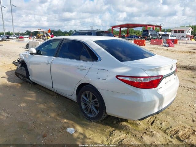 2017 TOYOTA CAMRY SE 3