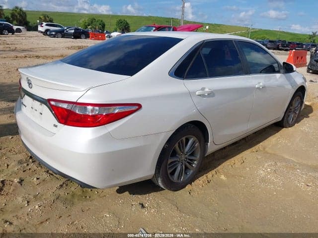 2017 TOYOTA CAMRY SE 4