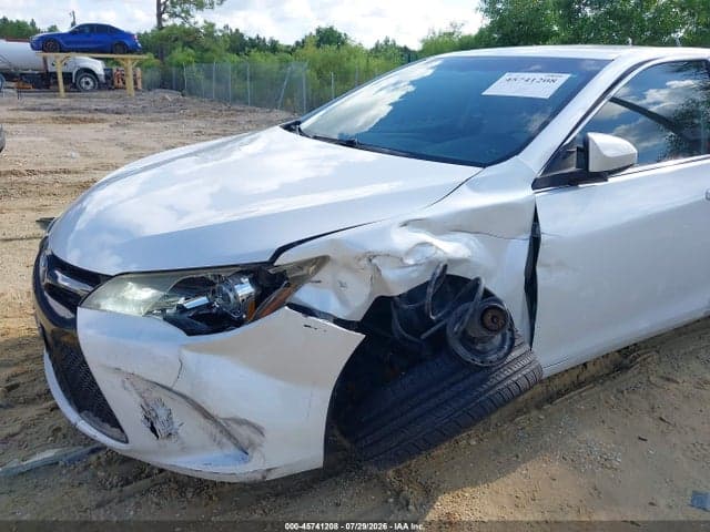 2017 TOYOTA CAMRY SE 6
