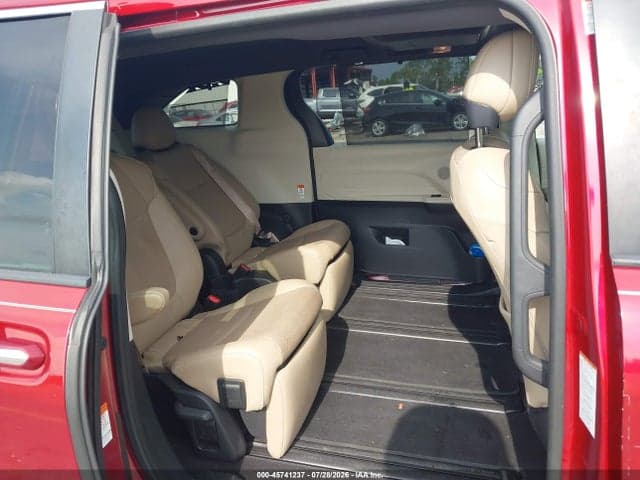 2022 TOYOTA SIENNA LIMITED 8