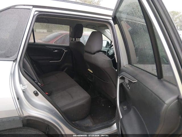 2020 TOYOTA RAV4 XLE 8