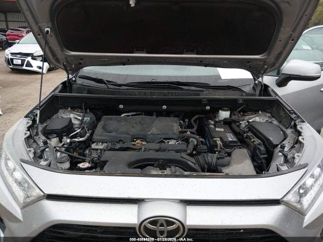 2020 TOYOTA RAV4 XLE 10