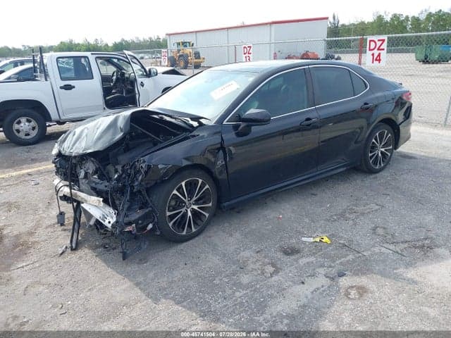 2019 TOYOTA CAMRY SE 2