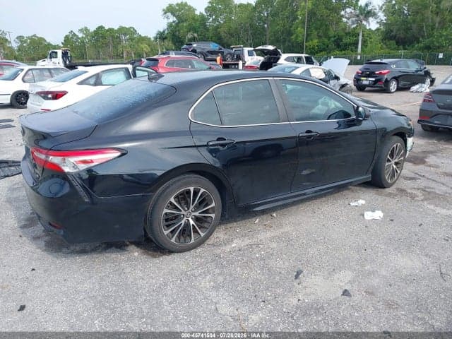 2019 TOYOTA CAMRY SE 4