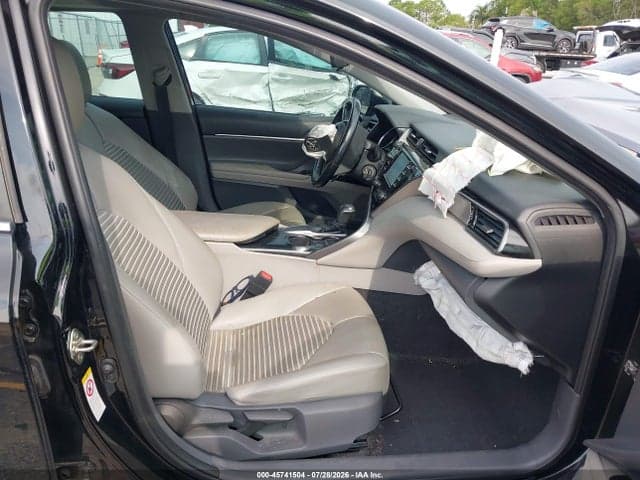 2019 TOYOTA CAMRY SE 5