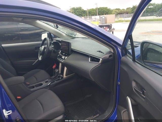 2023 TOYOTA COROLLA CROSS LE 5