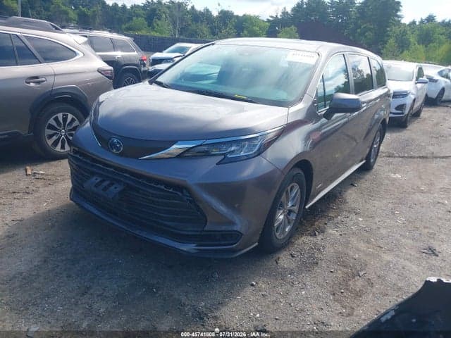 2021 TOYOTA SIENNA LE 2