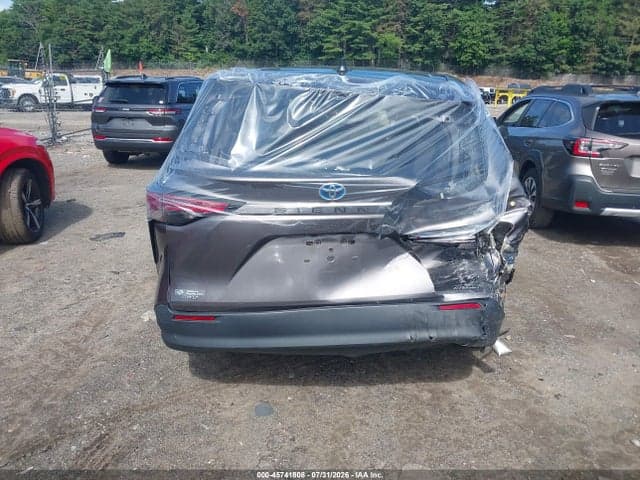 2021 TOYOTA SIENNA LE 16