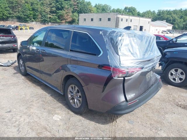 2021 TOYOTA SIENNA LE 3