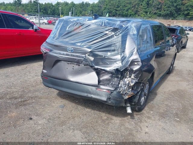 2021 TOYOTA SIENNA LE 4