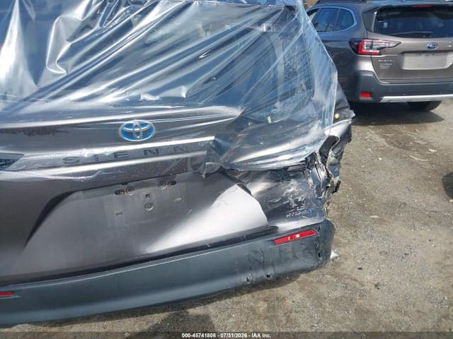 2021 TOYOTA SIENNA LE 6