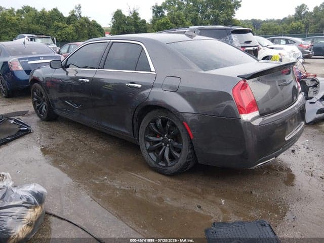 2019 CHRYSLER 300 LIMITED 3