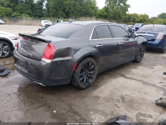 2019 CHRYSLER 300 LIMITED 4