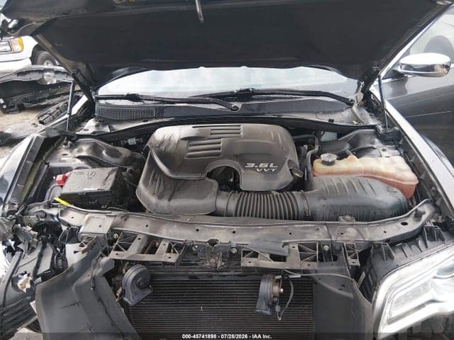 2019 CHRYSLER 300 LIMITED 10