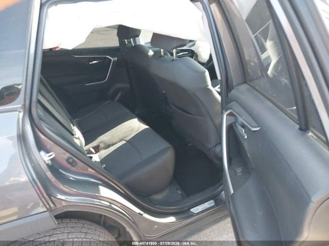 2023 TOYOTA RAV4 XLE 8