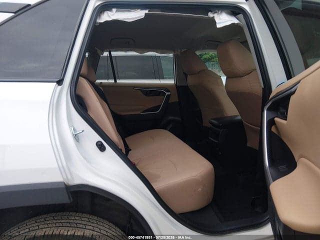 2021 TOYOTA RAV4 LE 8