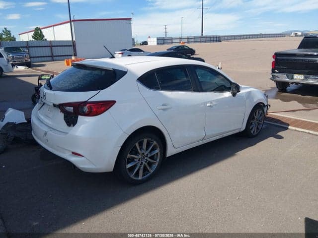 2018 MAZDA MAZDA3 TOURING 4