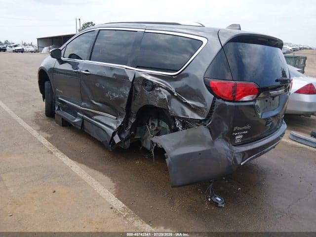 2018 CHRYSLER PACIFICA LIMITED 3
