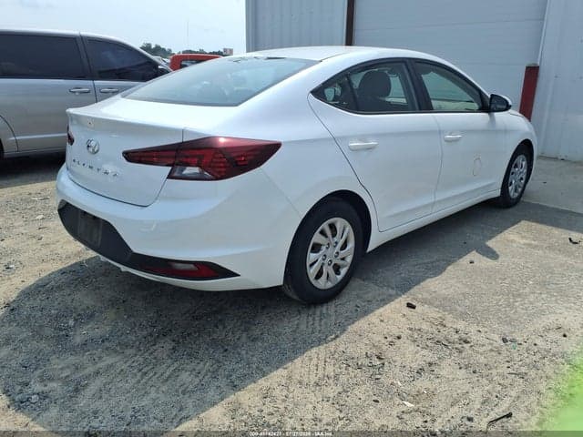 2020 HYUNDAI ELANTRA SE 4