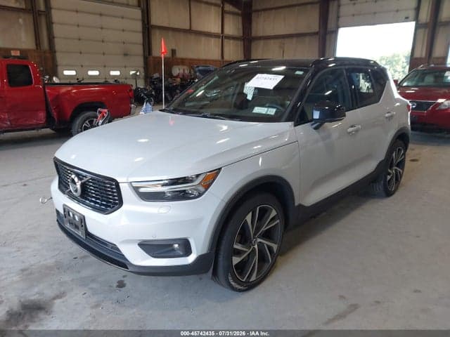 2020 VOLVO XC40 T5 R-DESIGN 2