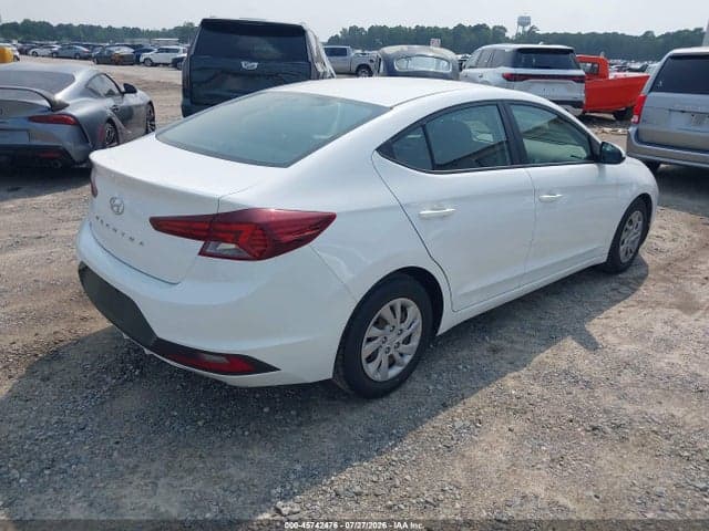 2020 HYUNDAI ELANTRA SE 4