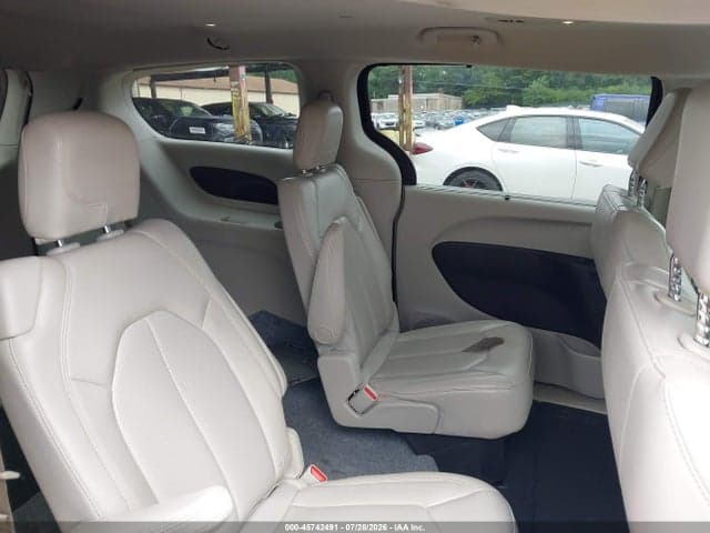 2021 CHRYSLER VOYAGER LXI 8