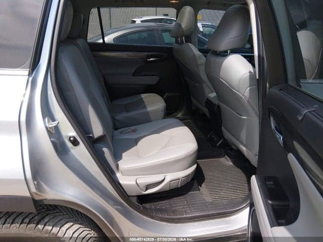 2020 TOYOTA HIGHLANDER PLATINUM 8