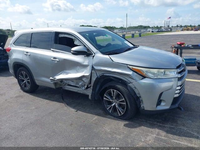 2017 TOYOTA HIGHLANDER LE 1