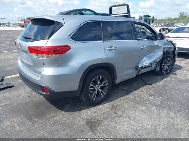 2017 TOYOTA HIGHLANDER LE 4