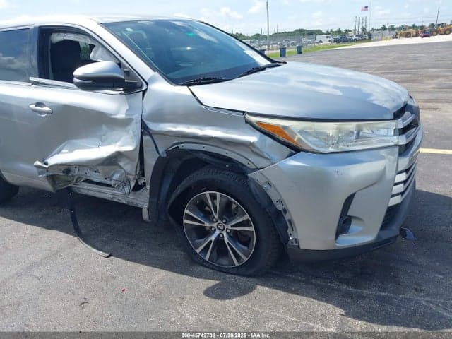 2017 TOYOTA HIGHLANDER LE 6
