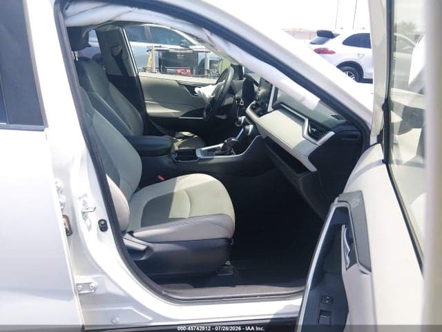 2020 TOYOTA RAV4 XLE PREMIUM 5