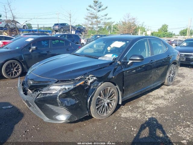 2018 TOYOTA CAMRY SE 2