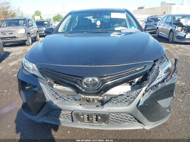2018 TOYOTA CAMRY SE 12