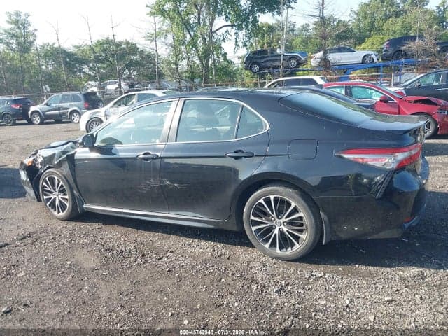 2018 TOYOTA CAMRY SE 14