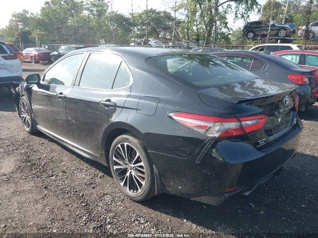 2018 TOYOTA CAMRY SE 3