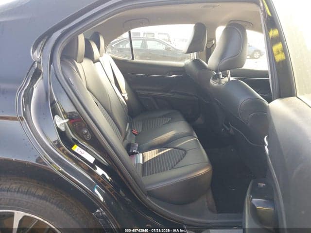2018 TOYOTA CAMRY SE 8