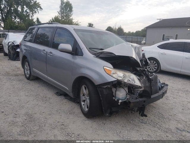 2017 TOYOTA SIENNA LE 8 PASSENGER - 1