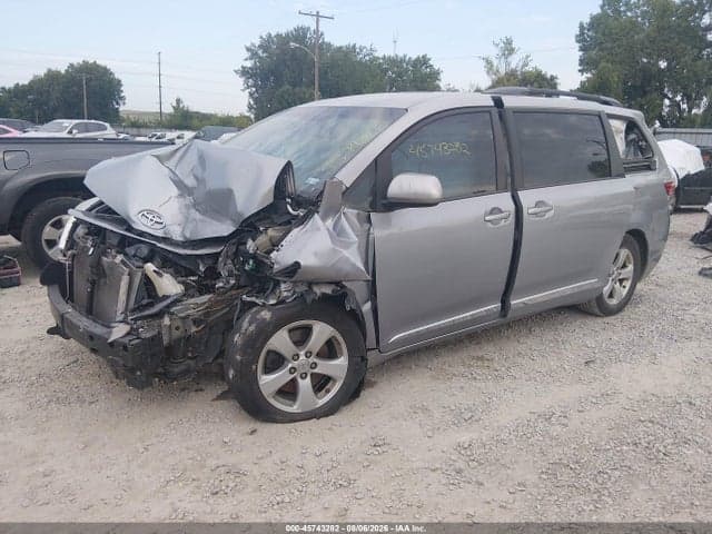 2017 TOYOTA SIENNA LE 8 PASSENGER 2