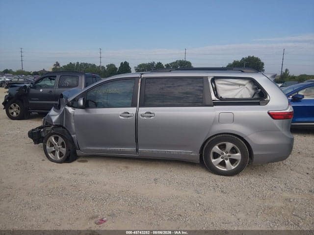 2017 TOYOTA SIENNA LE 8 PASSENGER 14