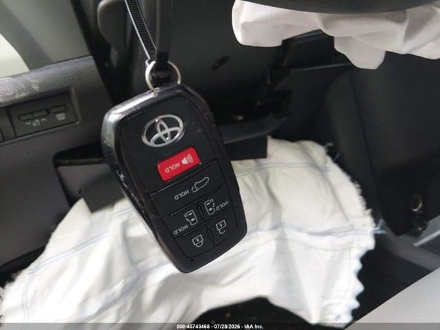 2026 TOYOTA SIENNA XLE 11