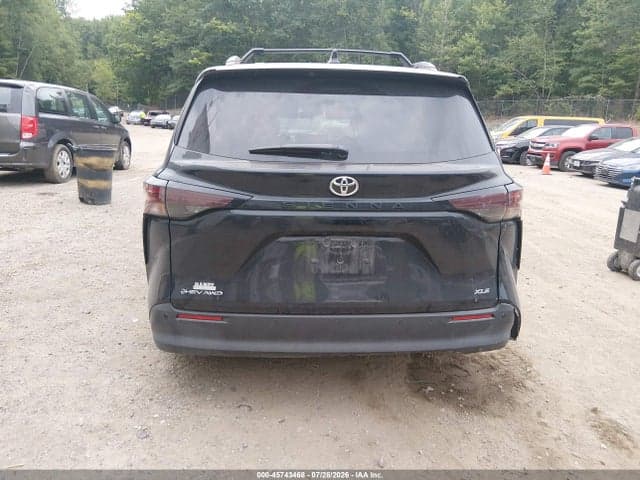 2026 TOYOTA SIENNA XLE 16