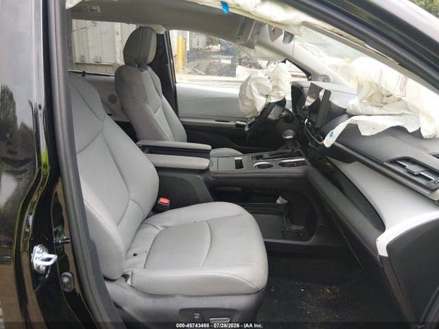 2026 TOYOTA SIENNA XLE 5