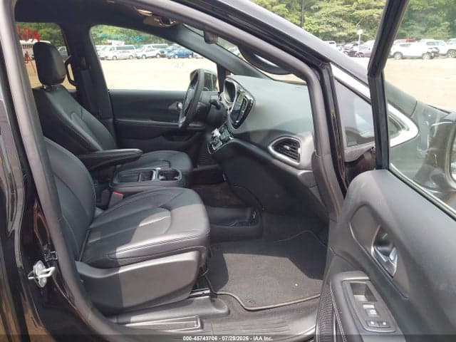 2027 CHRYSLER PACIFICA 5