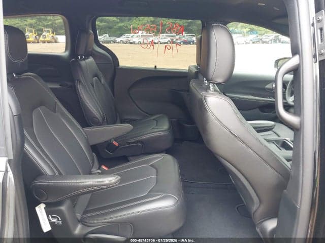 2027 CHRYSLER PACIFICA 8