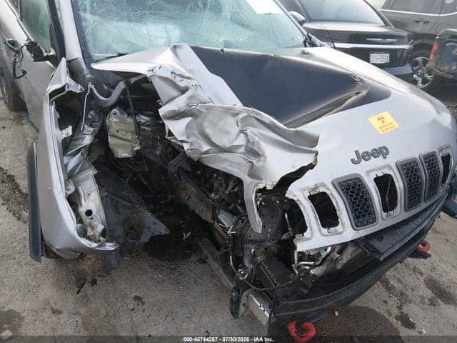 2019 JEEP CHEROKEE TRAILHAWK 4X4 6