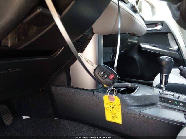 2017 TOYOTA RAV4 XLE 11