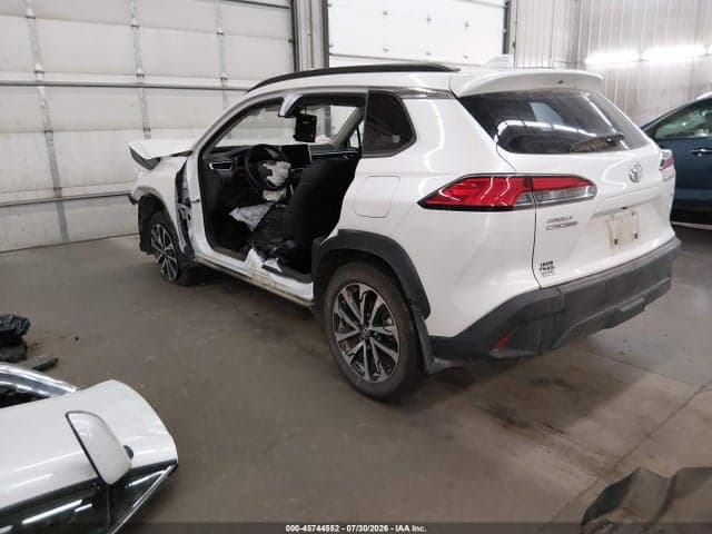 2024 TOYOTA COROLLA CROSS XLE 3